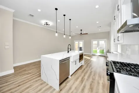 125 E 38th Street Houston TX 77018