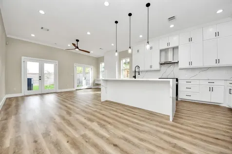 125 E 38th Street Houston TX 77018