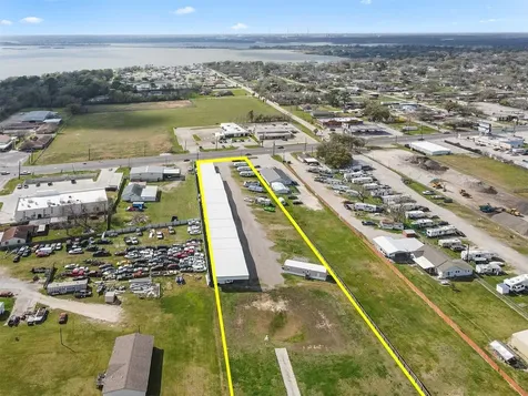621 S Main Street Highlands TX 77562