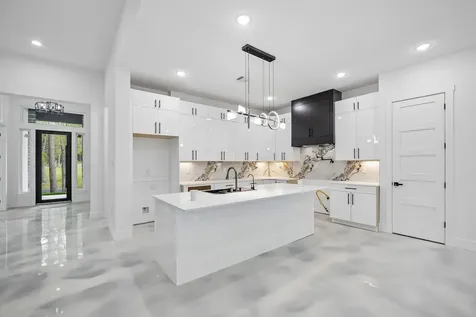 2405 W Green Briar Drive Huntsville TX 77340
