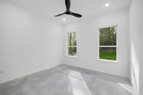 2405 W Green Briar Drive Huntsville TX 77340