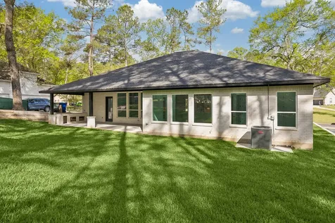 2405 W Green Briar Drive Huntsville TX 77340