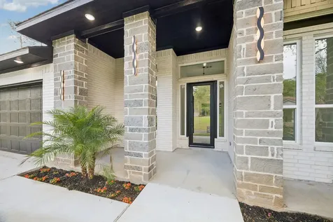2405 W Green Briar Drive Huntsville TX 77340