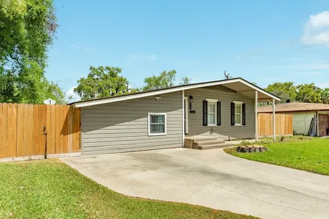 219 Camellia Street Lake Jackson TX 77566