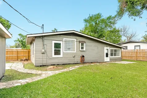 219 Camellia Street Lake Jackson TX 77566