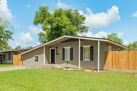 219 Camellia Street Lake Jackson TX 77566