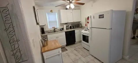 1915 Avenue O 1/2 Rear Unit A Galveston TX 77550