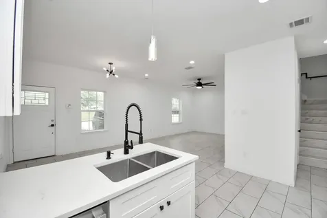 9003 Prairie View Drive B Houston TX 77088