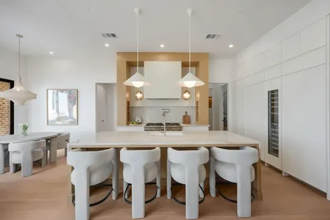 616 Ridge Street Houston TX 77009