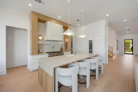 616 Ridge Street Houston TX 77009
