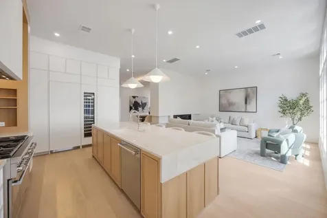 616 Ridge Street Houston TX 77009