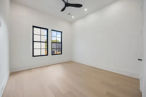616 Ridge Street Houston TX 77009