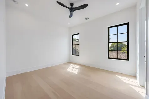 616 Ridge Street Houston TX 77009