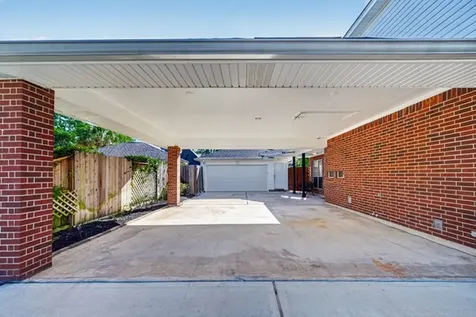 3910 S Beechwood Court Houston TX 77059