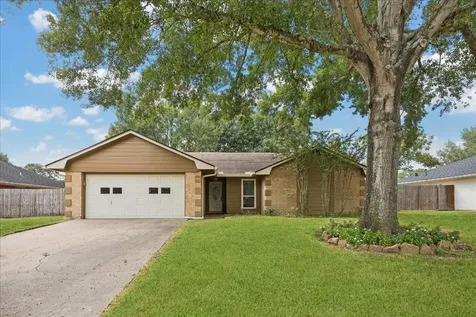 1407 Quail Hollow Sealy TX 77474