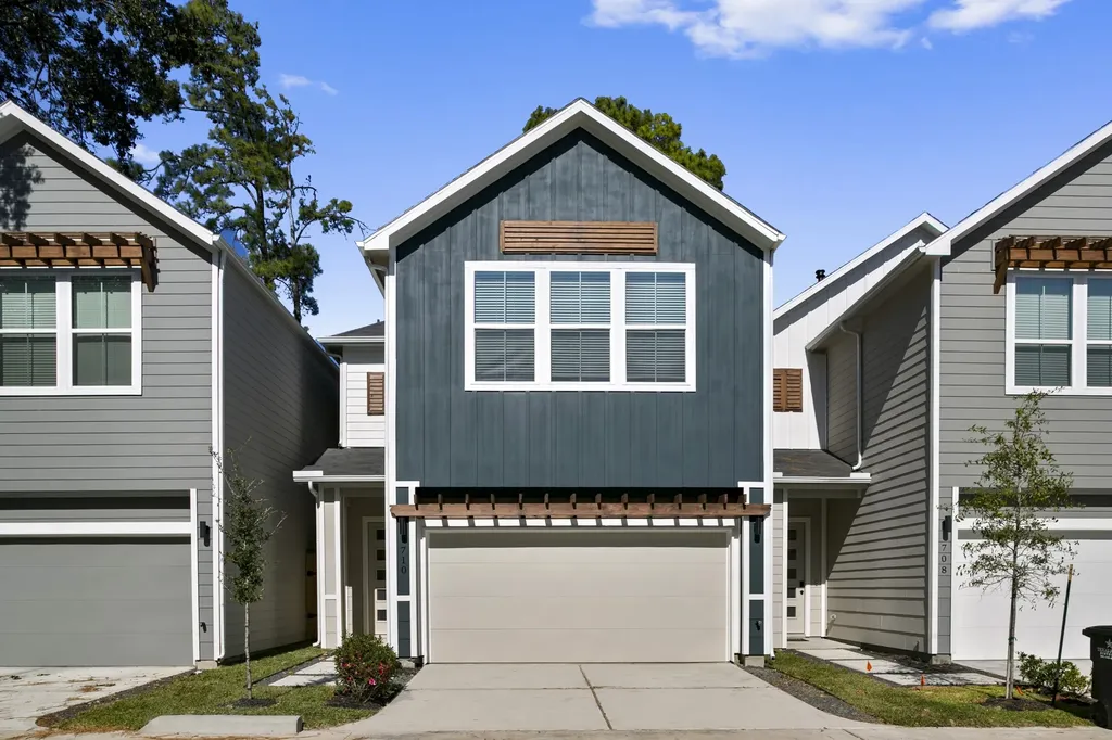 5214 Pinemont Creek Lane Houston TX 77018