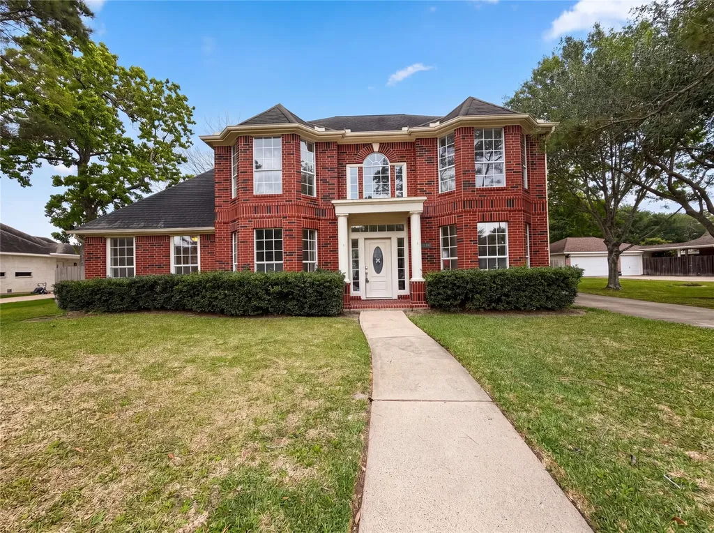 1605 Country Club Drive Friendswood TX 77546