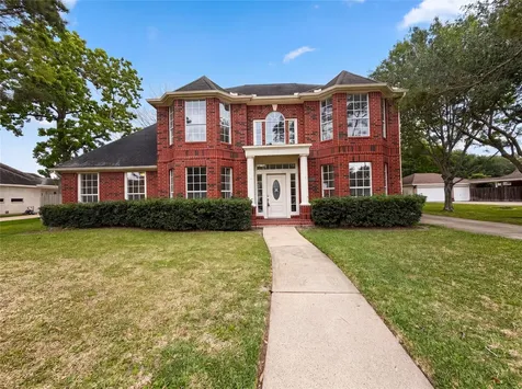 1605 Country Club Drive Friendswood TX 77546
