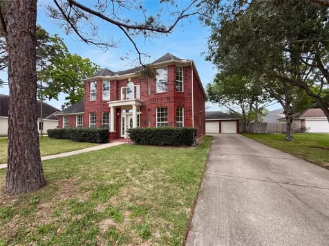 1605 Country Club Drive Friendswood TX 77546