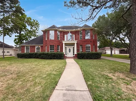 1605 Country Club Drive Friendswood TX 77546
