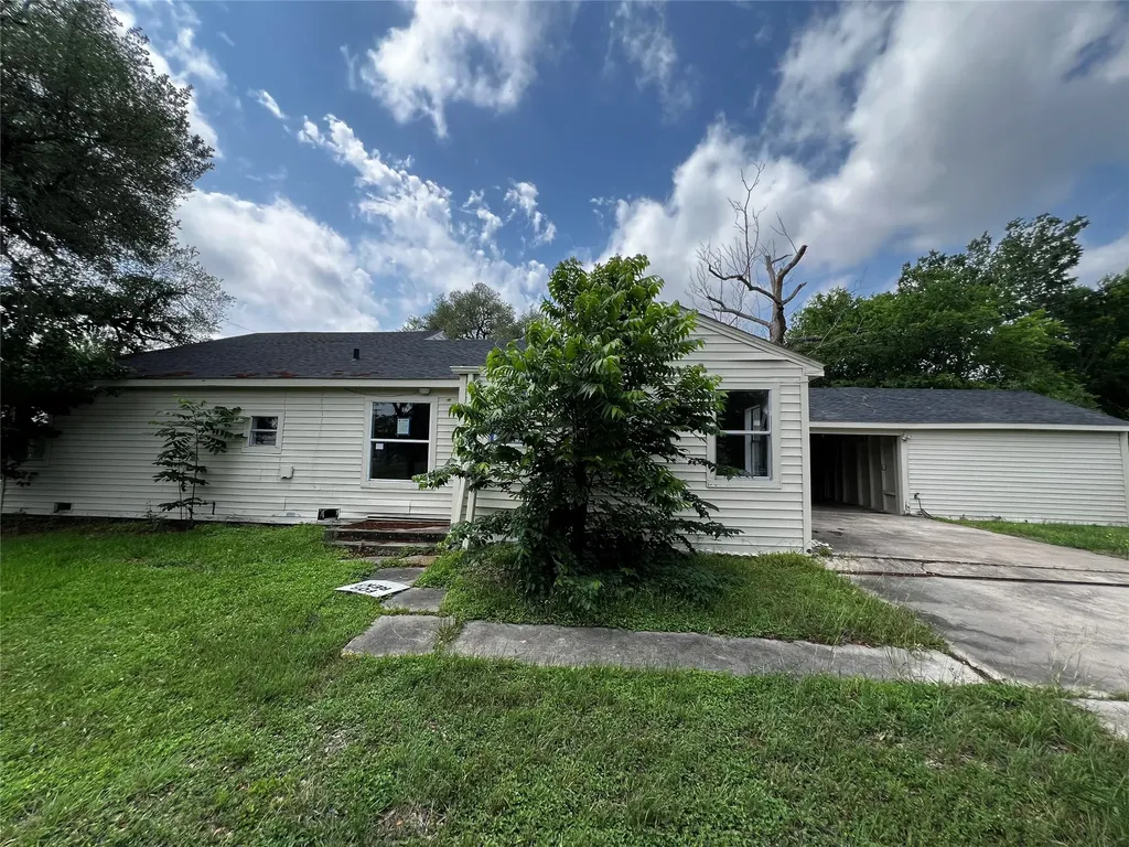 1805 E North Street Victoria TX 77901