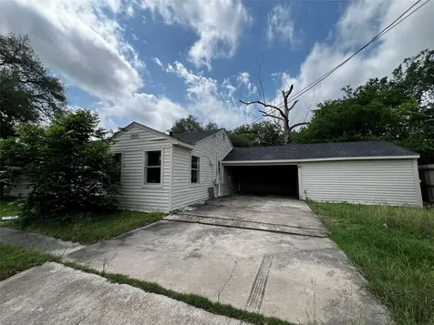 1805 E North Street Victoria TX 77901
