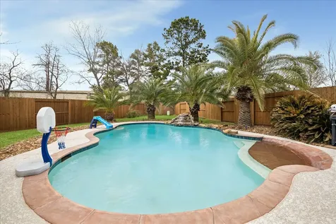 19818 Breezy Cove Court Tomball TX 77375
