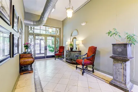2700 Albany Street 3b Houston TX 77006