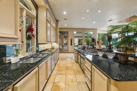 2 Lacewood Lane Piney Point Village TX 77024