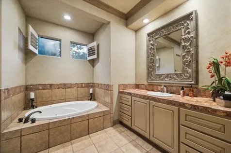 2 Lacewood Lane Piney Point Village TX 77024