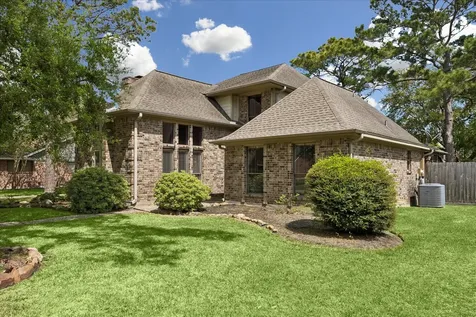 1205 Middlecreek Street Friendswood TX 77546