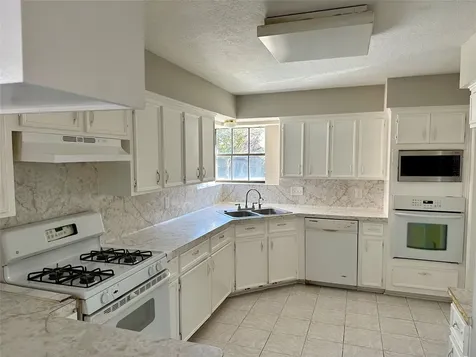 2818 Stoney Wood Drive Houston TX 77082