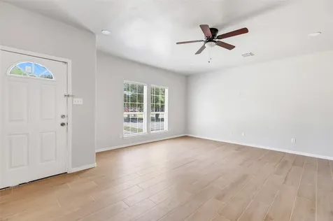 10445 Wicklowe Street 1 Houston TX 77016
