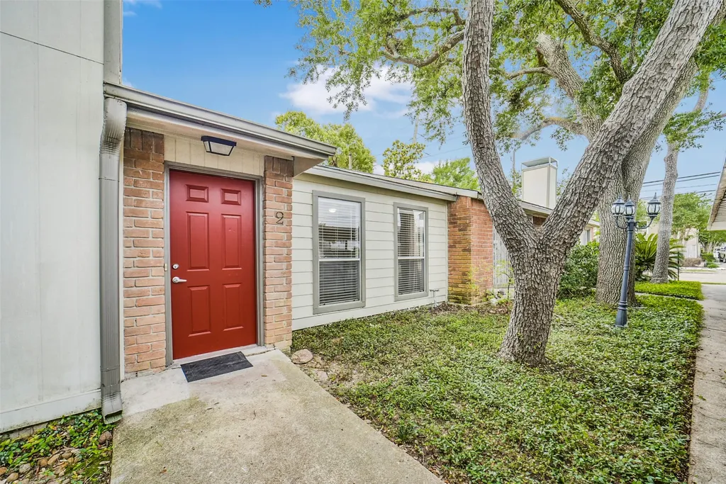 1917 Augusta Drive A2 Houston TX 77057