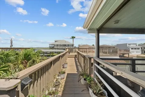 218 Barracuda Street Bayou Vista TX 77563