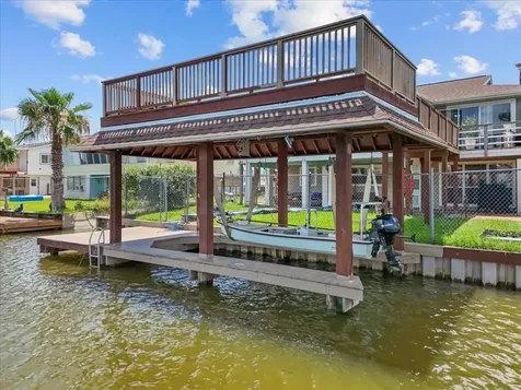 218 Barracuda Street Bayou Vista TX 77563