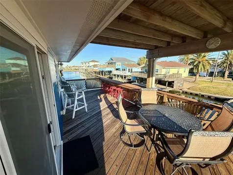 16719 Tahiti Way Jamaica Beach TX 77554
