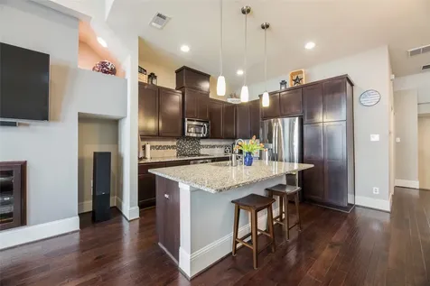 769 Waverly Street Houston TX 77007