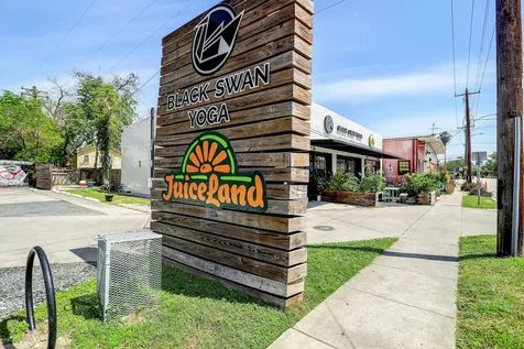 769 Waverly Street Houston TX 77007