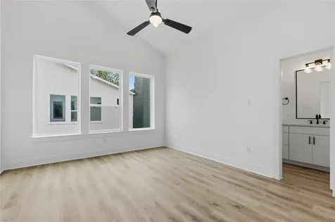 812 Elkhart Street B Houston TX 77091