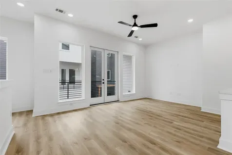 812 Elkhart Street B Houston TX 77091