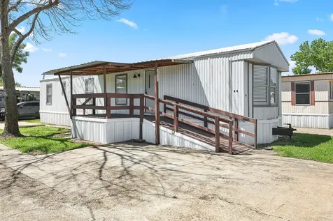 2222 N Austin Avenue 44 Pearland TX 77581
