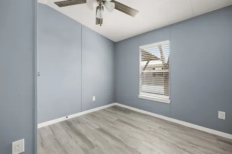 2222 N Austin Avenue 44 Pearland TX 77581