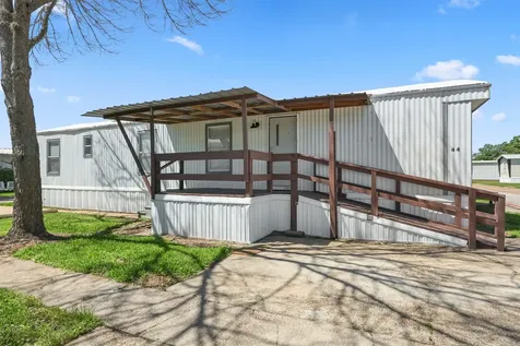 2222 N Austin Avenue 44 Pearland TX 77581