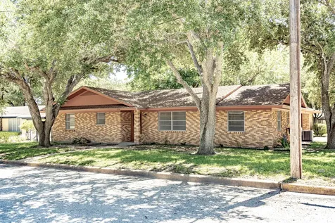 1220 N Avenue I Shiner TX 77984