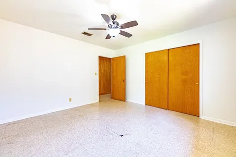 1220 N Avenue I Shiner TX 77984
