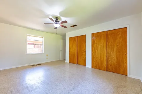 1220 N Avenue I Shiner TX 77984