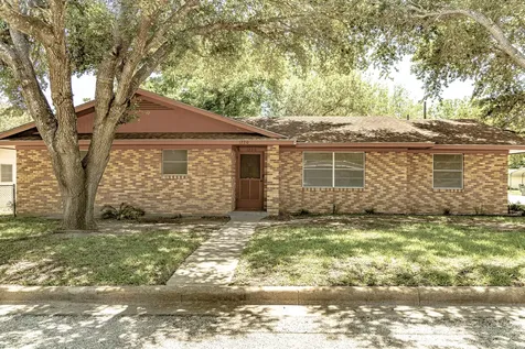 1220 N Avenue I Shiner TX 77984