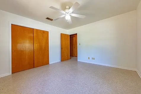 1220 N Avenue I Shiner TX 77984