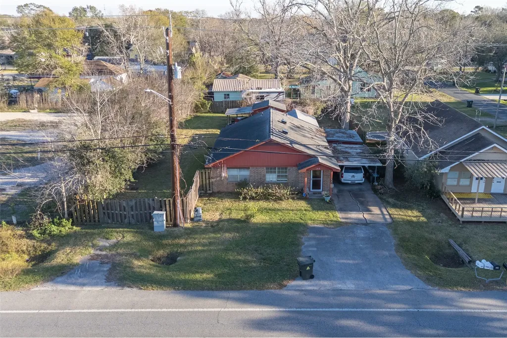 215 Grand Avenue Bacliff TX 77518